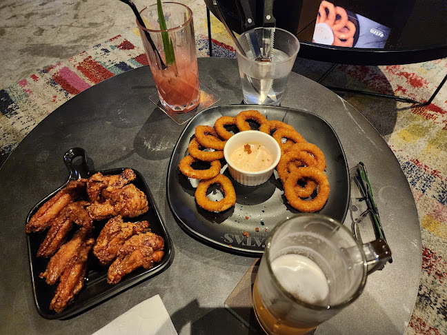 D'Atas Explorers Tavern - Gastronomi dan perhotelan