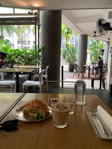 VCR Mont Kiara - Gastronomi dan perhotelan