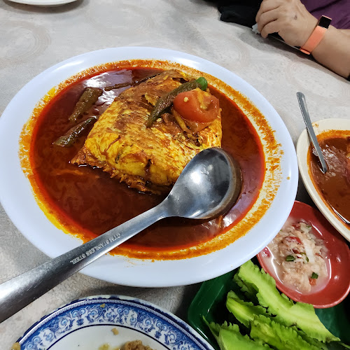 Opinii despre Haji Isenin Restoran Kari Kepala Ikan & Asam Pedas Semabok Melaka în Melaka - Gastronomi dan perhotelan