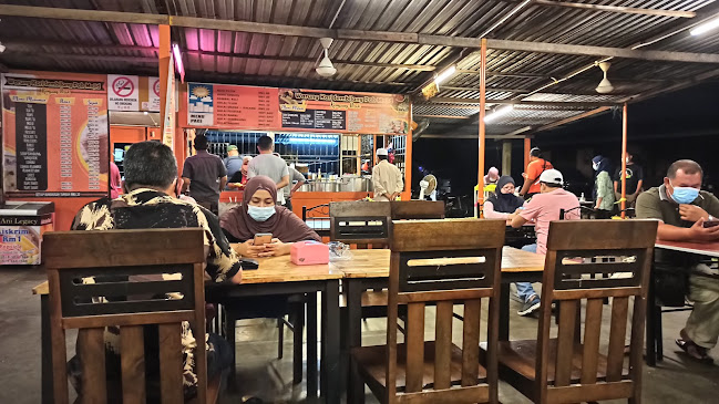 Pak Majid Kari Sembilang/ Warung Tiga Sempadan