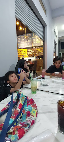 Village Grill - Gastronomi dan perhotelan