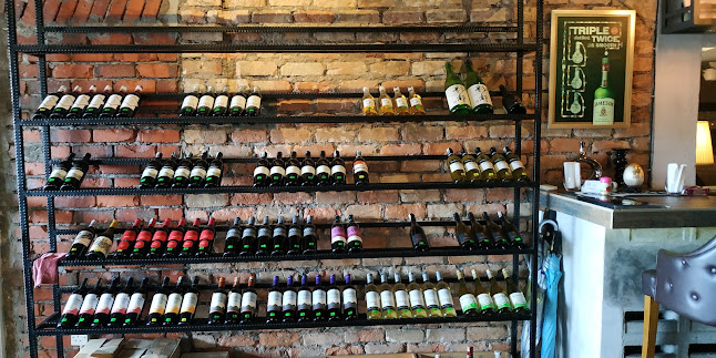 71M, Jalan SS 21/1a, Damansara Utama, 47400 Petaling Jaya, Selangor