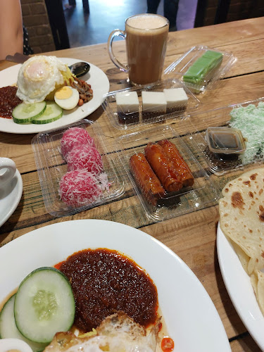 Kueh Cafe Seksyen 13 - Gastronomi dan perhotelan
