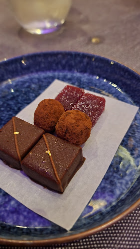 Sabayon at EQ - Gastronomi dan perhotelan