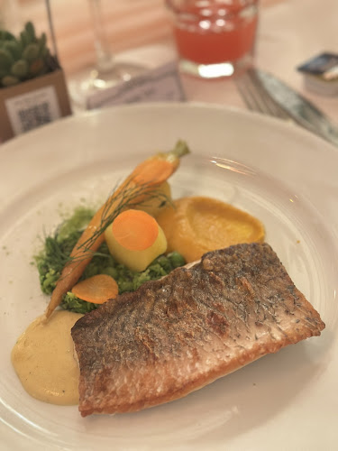 Opinii despre Suffolk House Restaurant în George Town - Gastronomi dan perhotelan