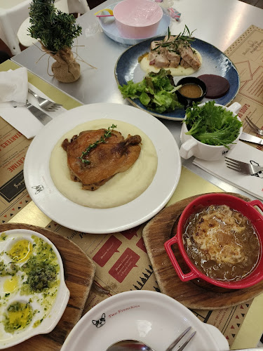 Kafe Bistro Two Frenchies