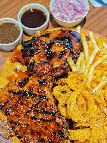 Howdy Grillhouse - Gastronomi dan perhotelan