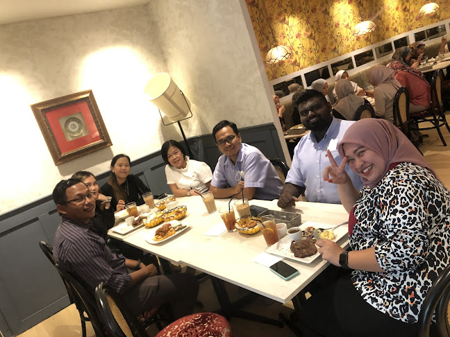 Emilyns & Cafe - Shah Alam