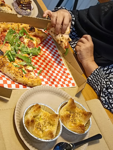 String pizzeria - Gastronomi dan perhotelan