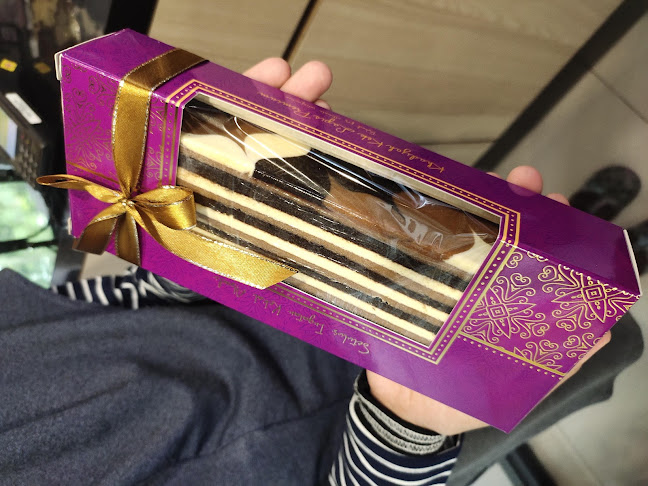 Khadijah - kek lapis sarawak premium - Shah Alam