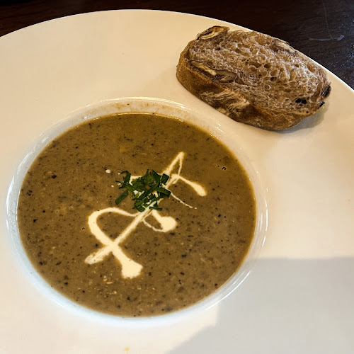 Comentarii opinii despre Roots Mount Austin (Relocating, To be announced)