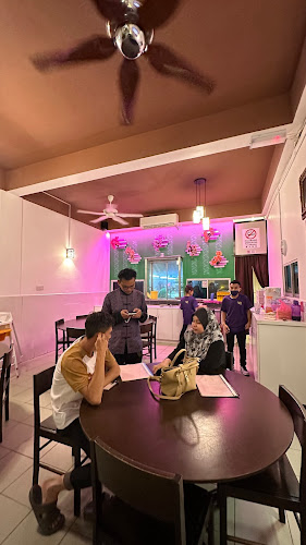Uncle Pui Cafe - Gastronomi dan perhotelan