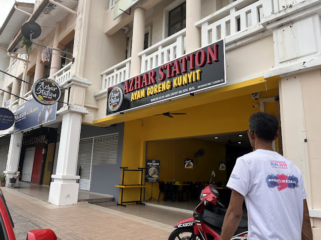 Restoran Azhar Station Ayam Goreng Kunyit (Putrajaya)