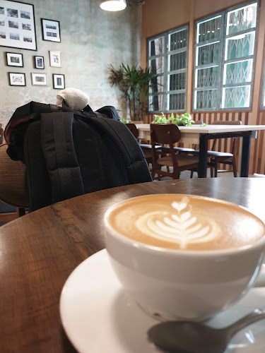 De Cafe & Rest House - Gastronomi dan perhotelan