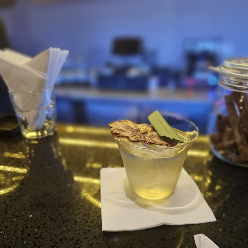 Round Bar - Gastronomi dan perhotelan