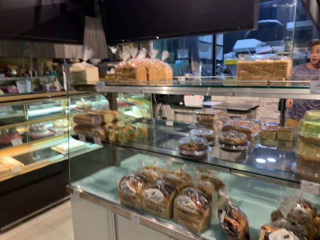 Reggae's Loaf Boulangeries & Patisseries - Gastronomi dan perhotelan