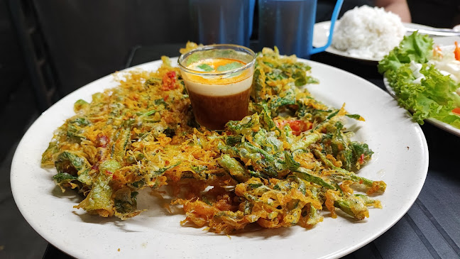 Opinii despre Gerai Nasi Kukus Kak Ema în Petaling Jaya - Gastronomi dan perhotelan