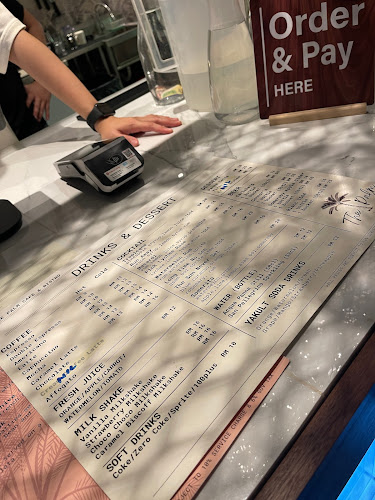 The Palm Cafe & Bistro - Gastronomi dan perhotelan