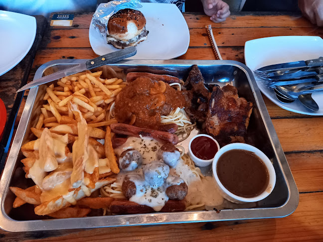 LA Burger Kukus Bakar - Gastronomi dan perhotelan