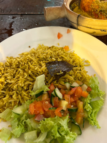 Tipsy Bridge - Gastronomi dan perhotelan