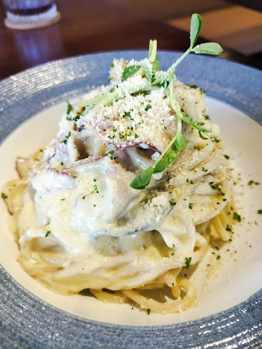 London Cafe & Bistro - Gastronomi dan perhotelan