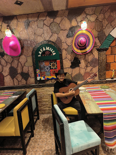 La Familia Restaurant - Gastronomi dan perhotelan