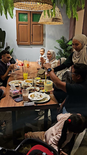 Ashhryshoshedap - Gastronomi dan perhotelan