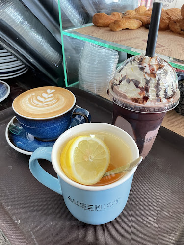 Ausemist Coffee Cafe - Gastronomi dan perhotelan