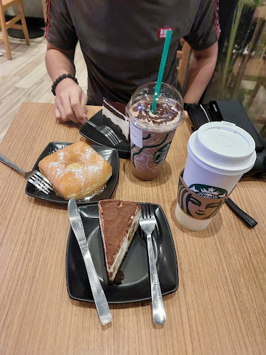 Starbucks Iramanis - Gastronomi dan perhotelan