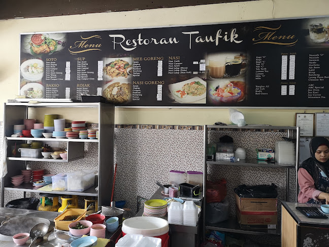 Opinii despre Restoran Taufik în Inanam - Gastronomi dan perhotelan