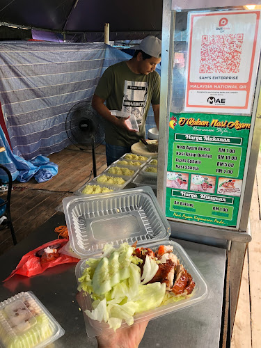 Opinii despre D' Kulaan Nasi Ayam în Shah Alam - Gastronomi dan perhotelan