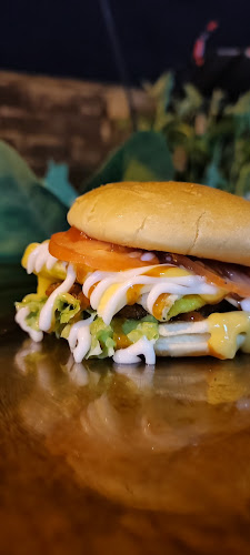 No 38 Kampung Tabuan Dayak Burger Stations - Gastronomi dan perhotelan