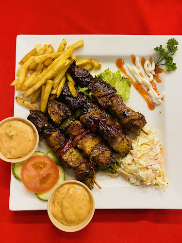 Opinii despre De' Office Cafe & Restaurant în Chukai - Gastronomi dan perhotelan