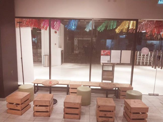 Pizza Hut - Gastronomi dan perhotelan