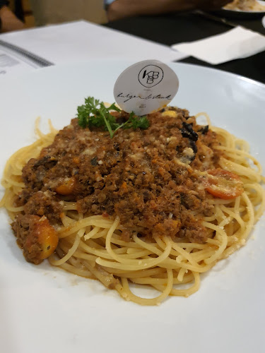 DE, 21, Trivo Jelutong, Seksyen U8, Jln Bazar P U8/P, Bukit Jelutong, 40150 Shah Alam, Selangor