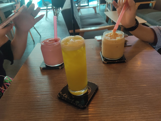 Shulamite - Gastronomi dan perhotelan