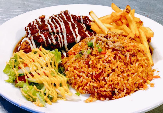 Jam Besar Station - Gastronomi dan perhotelan