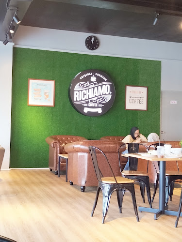 31, 32 Ground Floor, Jln Dewangsa, 31000 Batu Gajah, Perak