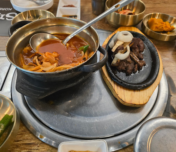 Sisters BBQ Korean Family Restaurant - Gastronomi dan perhotelan