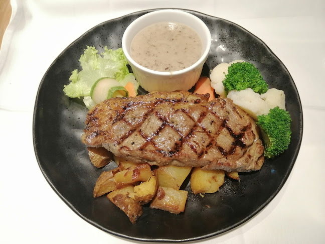 Bonzer Restaurant • Kingwood Hotel - Gastronomi dan perhotelan