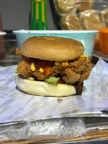 BURGER CRISPY JALAN SEKOLAH