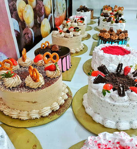 Kedai Kek Salak Tinggi