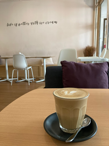 Tiny Elephant - Soft Serve & Coffee - Gastronomi dan perhotelan