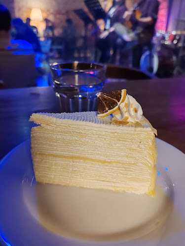 Higher Ground - Gastronomi dan perhotelan