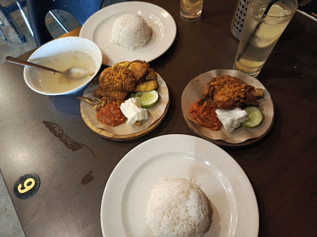 Ayam Penyet AP - Gastronomi dan perhotelan