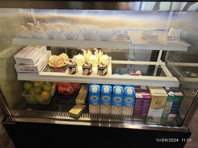 De Cafe & Rest House - Gastronomi dan perhotelan