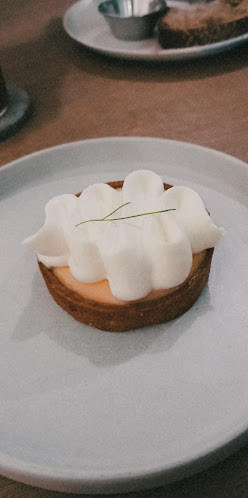 One Half - Gastronomi dan perhotelan