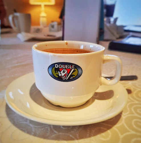 Cempaka Square - Gastronomi dan perhotelan