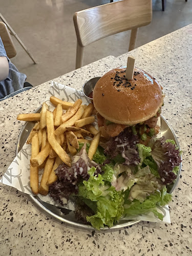 JWC, The Factory 30 - Gastronomi dan perhotelan