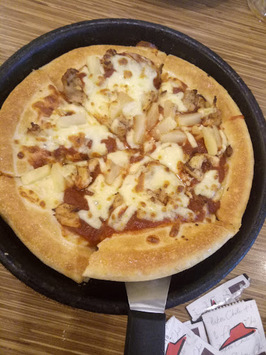 Pizza Hut Restaurant Gunung Rapat - Gastronomi dan perhotelan